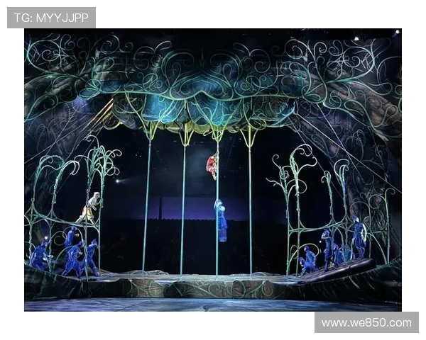 潜入噩梦工厂：一场颠覆感官的奇幻之旅